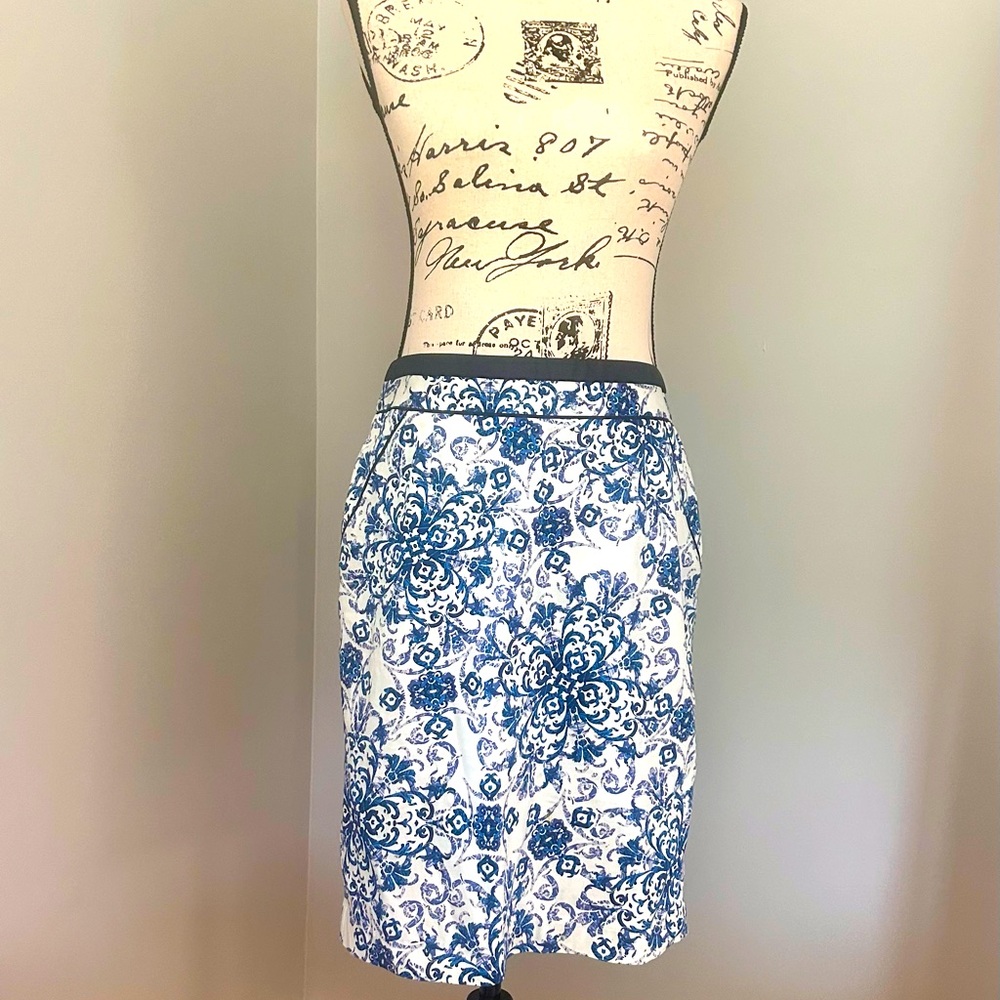 Beautiful blue and white, fully lined batik fabric skirt with detailed piping